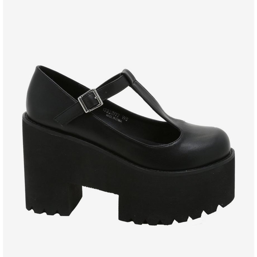 HOT TOPIC - T-Strap Platform Mary Janes - Size 8